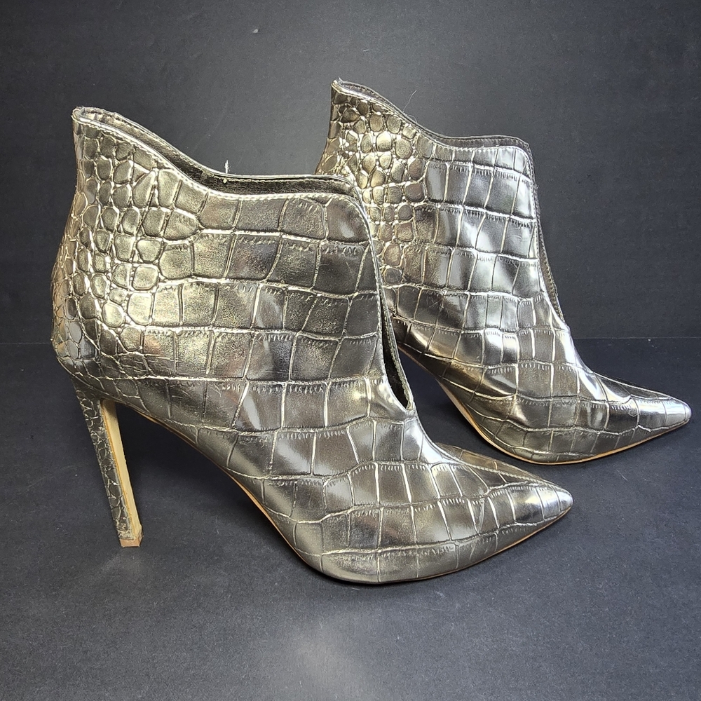 Nine West Womens Tila Gold Faux Pointed Toe Ankle Boots Shoes Size 8.5